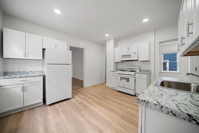 Building Photo - 220 Hillside Ave