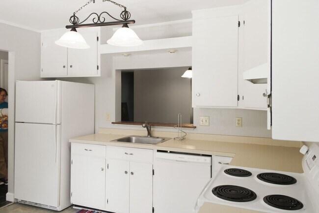 Building Photo - 124 Blithe Ct