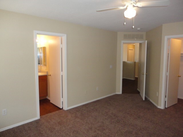 Building Photo - 1030 S Clancy Circle