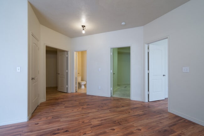 Building Photo - Five bedroom, three bath, 2,300 sq ft town...