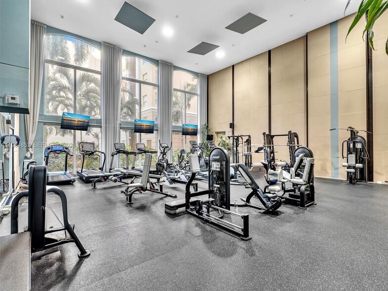 Building Photo - 17150 N Bay Rd