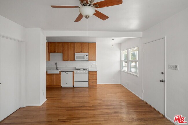 Building Photo - 2231 Laverna Ave