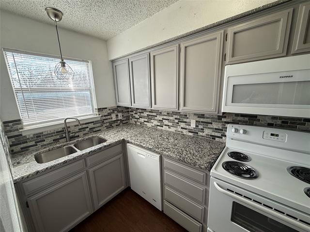 Building Photo - 422 W 4th St