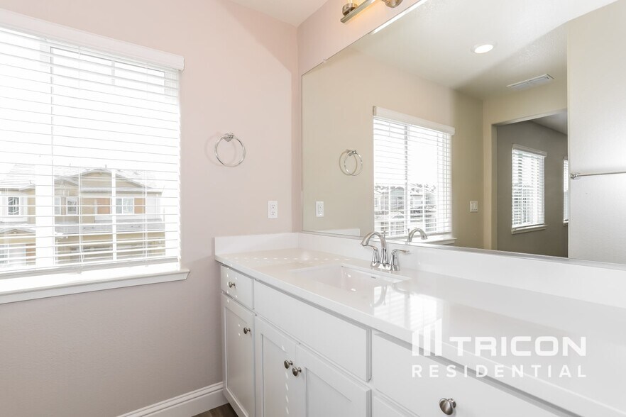 Building Photo - 817 Chisel Ville Ln