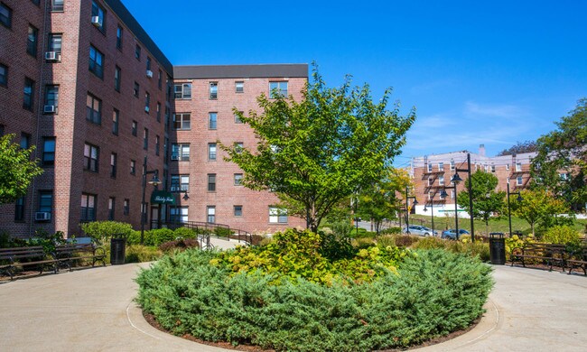 Building Photo - 29 Davenport Ave