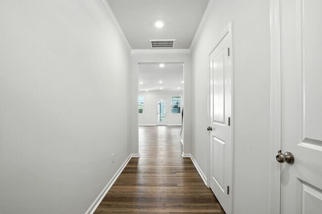 Building Photo - BRAND NEW TOWNHOME Available now, DEPOT 499 in Apex!