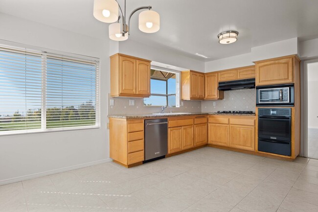 Building Photo - 28503 Trailriders Dr