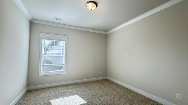 Building Photo - 5401 Bancroft Ln