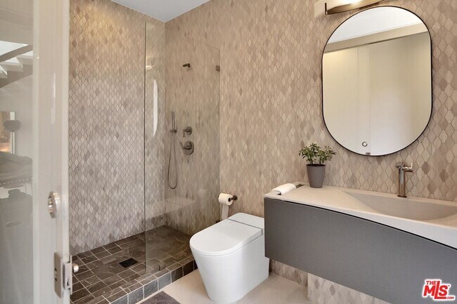 Building Photo - 1368 Beckwith Ave