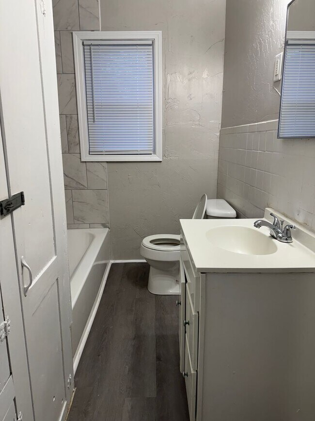 Building Photo - Gables Home