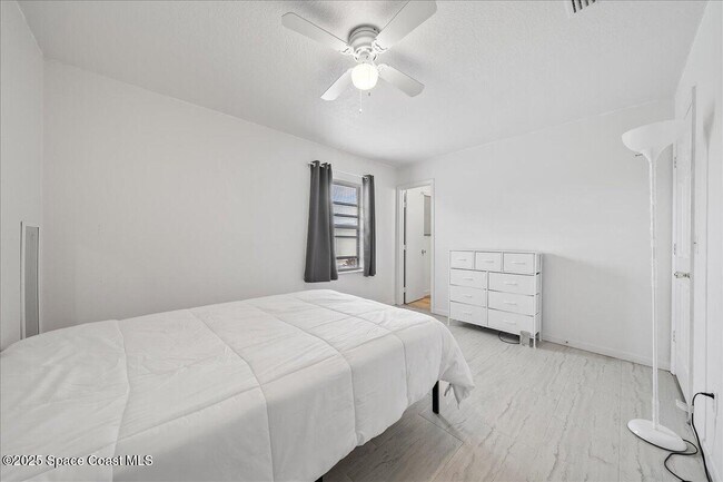 Building Photo - 701 Elmont St NW