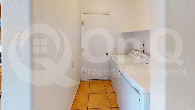 Building Photo - 8972 E Mayberry Dr