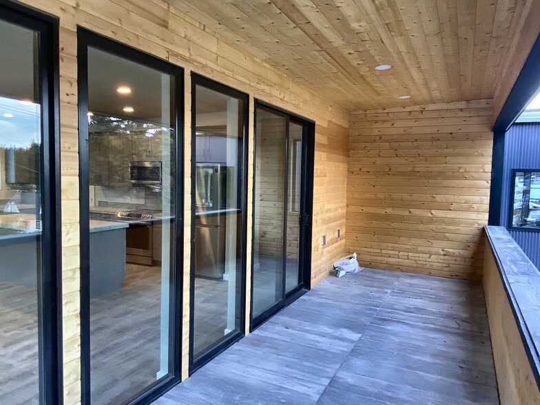Covered all season Deck - 9874 Mountain Home Rd