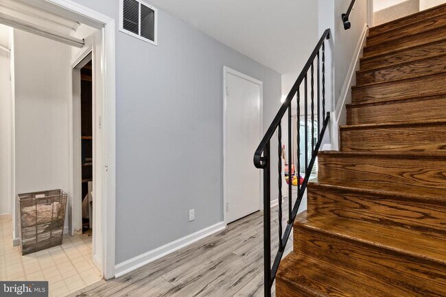 Building Photo - 6627 Burlington Pl