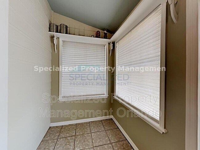 Building Photo - 805 W Smith St