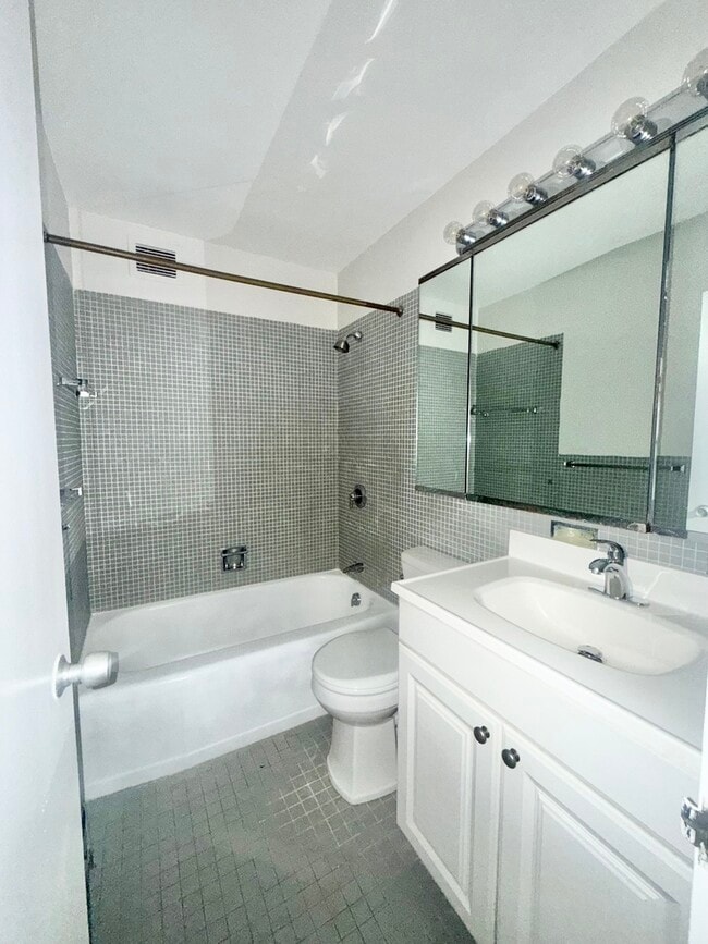 Building Photo - 3600 N Lake Shore Dr