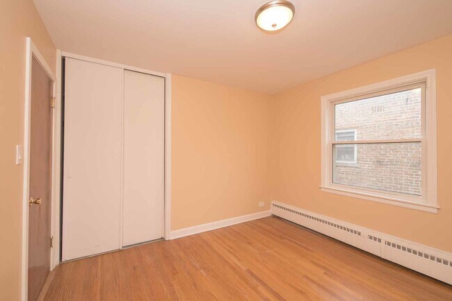 Building Photo - 2718 W Farragut Ave