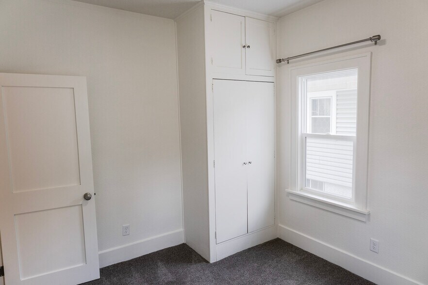 Building Photo - 1104 S Main Ave