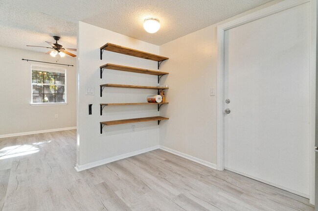 Building Photo - Great Cul-De-Sac Location in Fort Walton B...