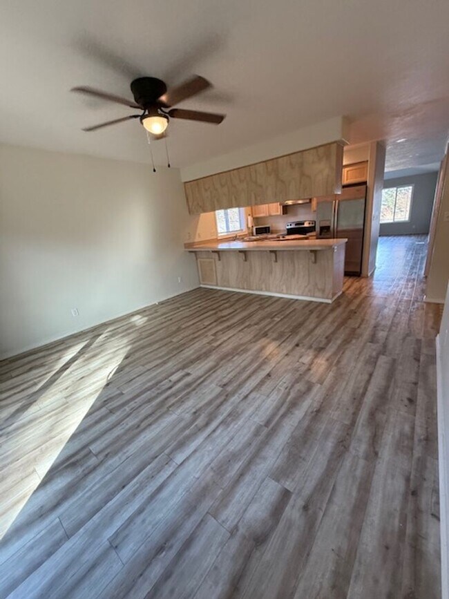 Building Photo - 577 Sunwood Dr NW