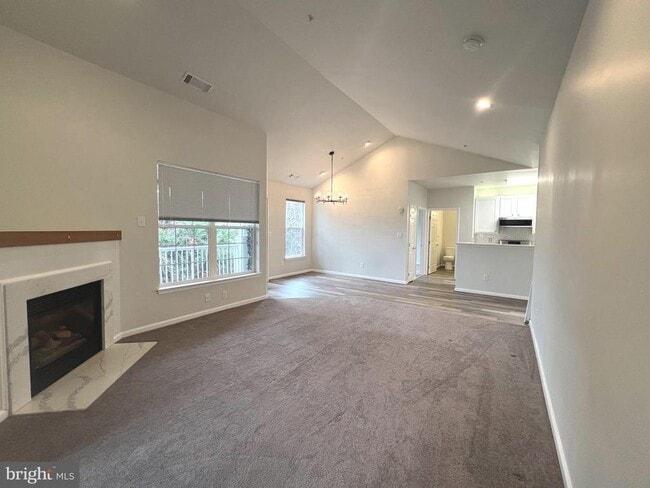 Building Photo - 5000 Hollington Dr