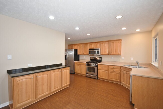 Building Photo - 3 Bedroom Townhouse