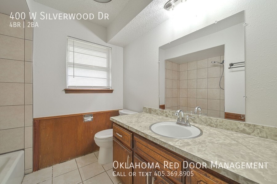Building Photo - 400 W Silverwood Dr
