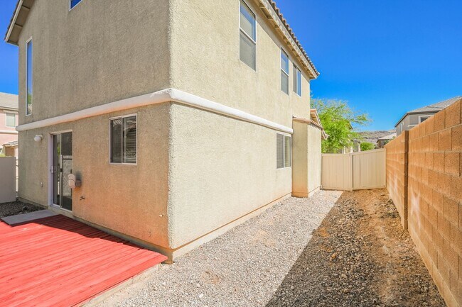 Building Photo - 3 Bedroom, 2.5 Bath Two-Story Home Located In The Charming Southwest Area!