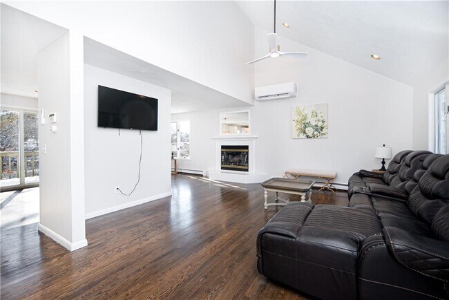 Building Photo - 262 Wood Hill Rd