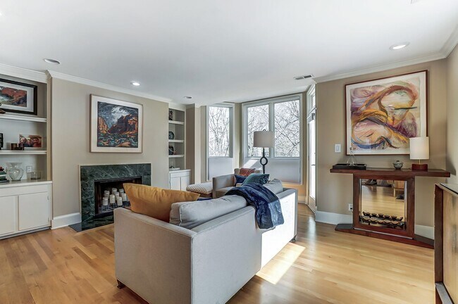 Building Photo - (Coming Soon) Fully Furnished Condo Uptown!!