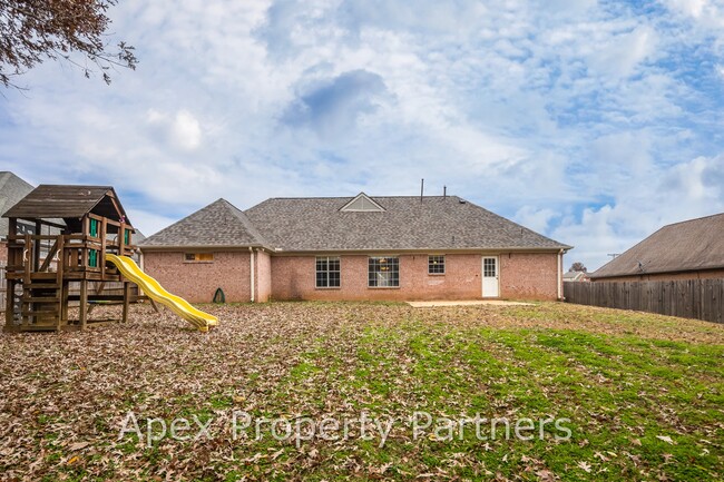 Building Photo - 13109 Sandbourne S