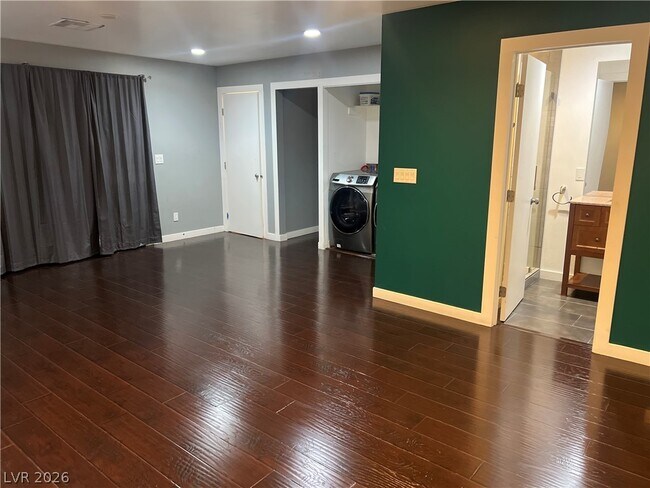 Building Photo - 811 E Oakey Blvd