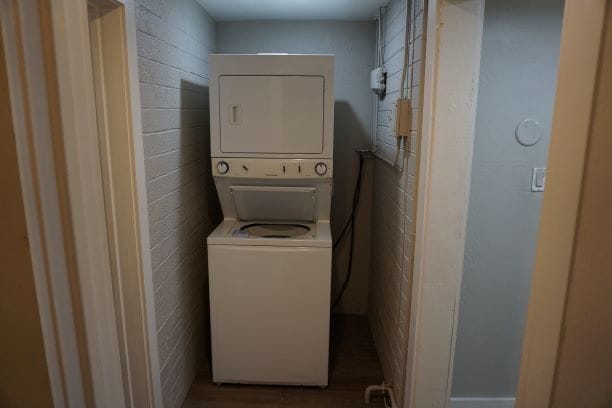 In unit washer/dryer - 2308 N 28th Pl