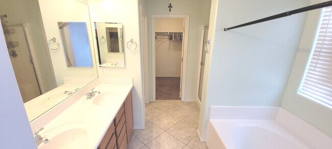 Building Photo - Maricopa Meadows
