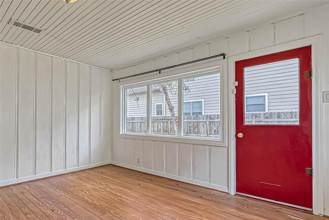 Building Photo - 802 E 29th St