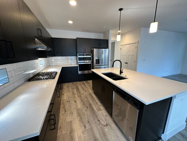 Building Photo - 968 SW 213th Ave