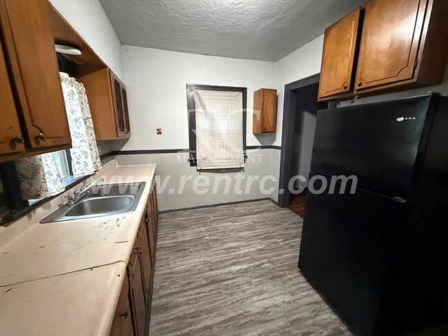 Building Photo - 619 Harmon-
