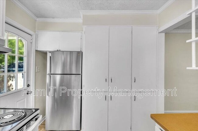 Building Photo - 2310 Lorraine Dr