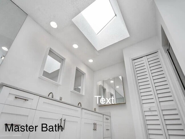 Building Photo - 9124 Villa Portofino Cir