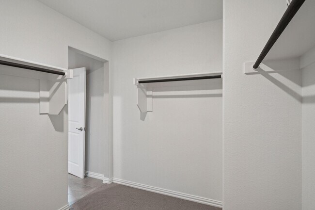 Building Photo - 2116 Gustavus Dr