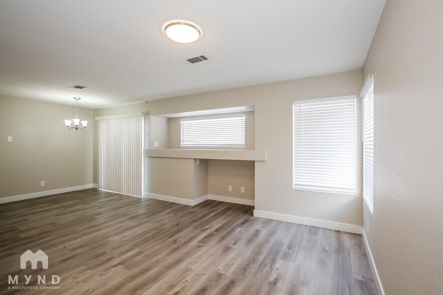 Building Photo - 2704 Exulted Valley Ave