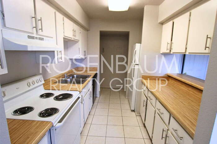 Building Photo - 410 E 9th Ave