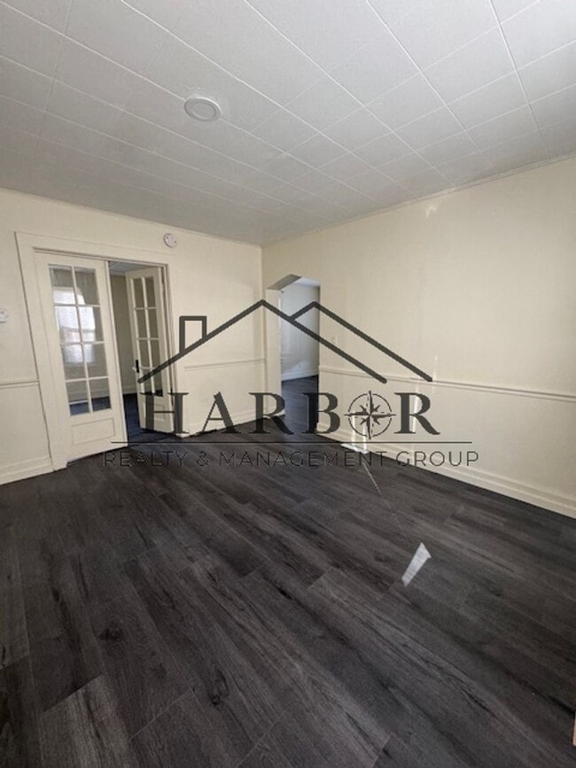 Building Photo - 1/2 Off first full month of rent!