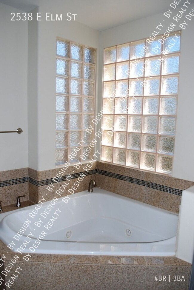 Building Photo - Blenman Elm 4 Bed 3 Bath Custom Home