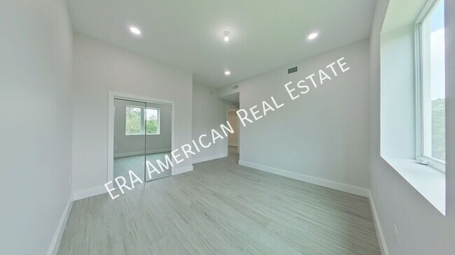 Building Photo - 5468 Cimmeron Ct