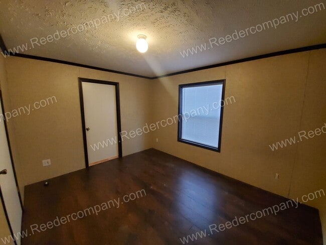 Building Photo - 3 bedroom house