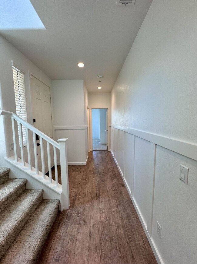 Building Photo - Stunning 4 bedroom 3 bathroom Murrieta hom...