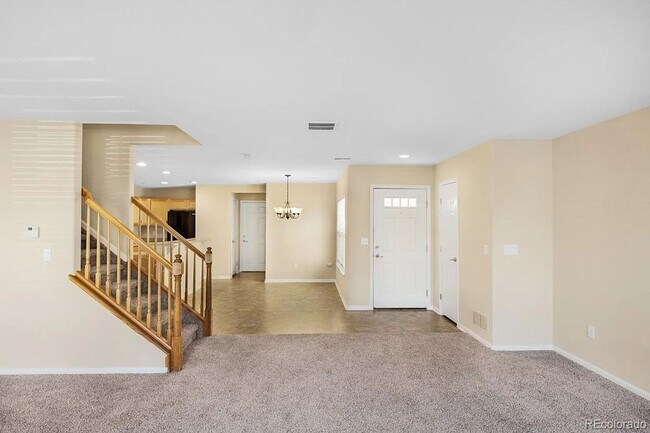 Building Photo - Bright Open-Concept Condo with 1-Car Garage in Prime Commuter Location