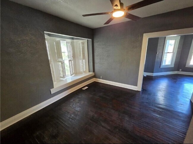 Building Photo - 1202 4th Ave