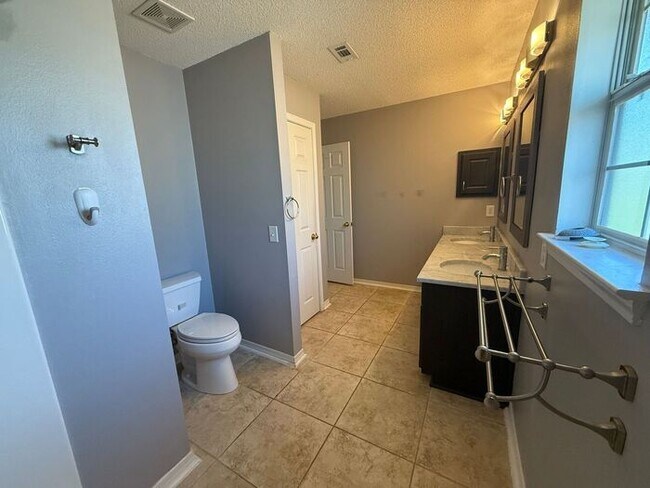 Building Photo - Gulf Breeze - Grand Ridge - 4 bedroom, 2.5...